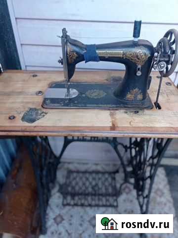 Швейная машинка Госшвеймашина СССР и станина пгмз Богородицк - изображение 1