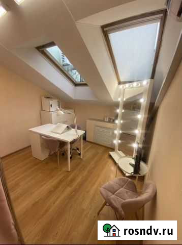 Сдам место мастера маникюра в центре Владивостока Владивосток - изображение 1