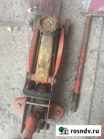 Домкрат подкатной бу Красноярск - изображение 1