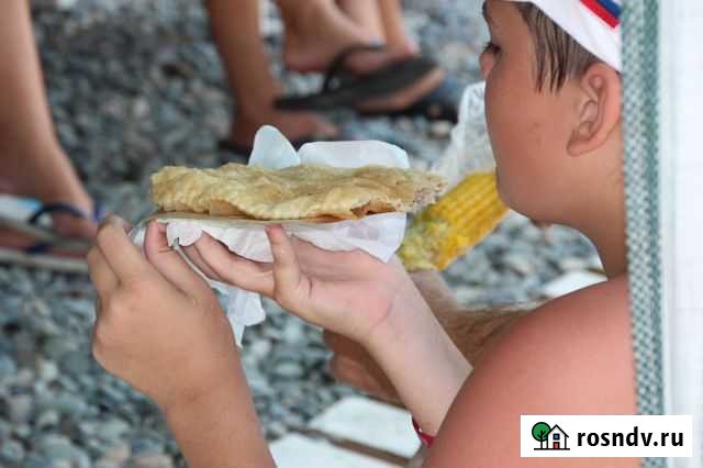 Хычины, чебуреки на пляже в Адлере, 2022 год Сочи - изображение 1