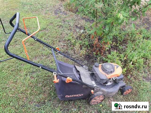 Газонокосилка бензиновая Строитель - изображение 1