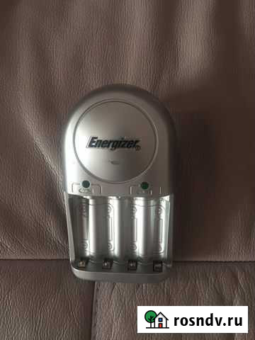 Зарядное устройство Energizer + 4 батарейки Красногорск - изображение 1