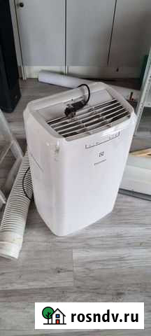 Кондиционер мобильный Electrolux eacm-10 ez/n3 Саратов - изображение 1