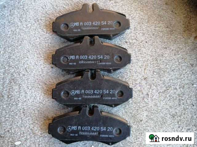 Комплект передних колодок на мерседес Власиха - изображение 1