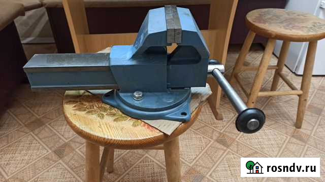 Продам тиски слесарные новые 125 мм Шуя - изображение 1