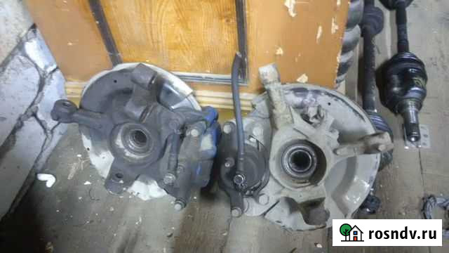 Поворотные кулаки toyota vitz Углич - изображение 1