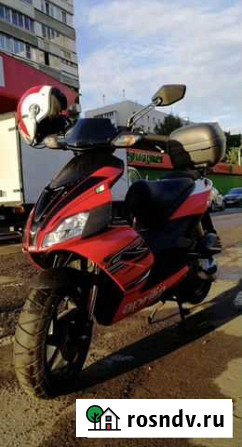 Продам задний багажник и кофр Aprilia SR 50 R Москва - изображение 1