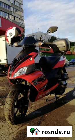 Продам задний багажник и кофр Aprilia SR 50 R Москва - изображение 1