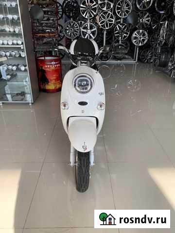 Электроскутер Pilot Retro Smart (48V 32A) белый Новороссийск - изображение 1