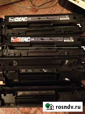 4 картриджа HP CB540A и HP 35A /CB435A Саяногорск - изображение 1