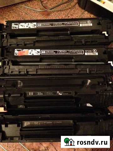 4 картриджа HP CB540A и HP 35A /CB435A Саяногорск - изображение 1