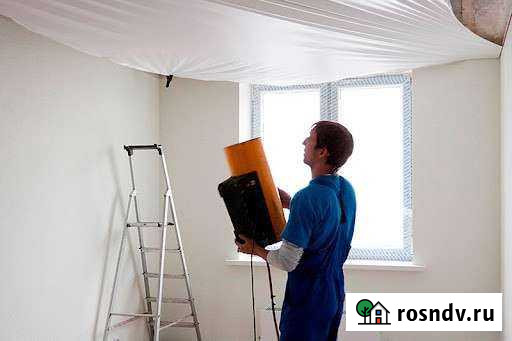 Натяжные потолки слив воды ремонт потолка Киров - изображение 1