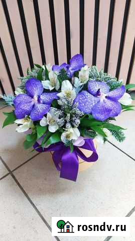 Букет в шляпоной коробке с орхидеей Ванда Тюмень - изображение 1