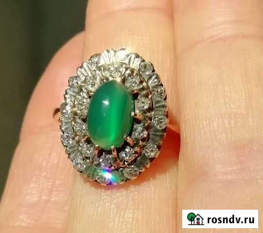 Золотое кольцо с бриллиантами и хризопразом Москва - изображение 1