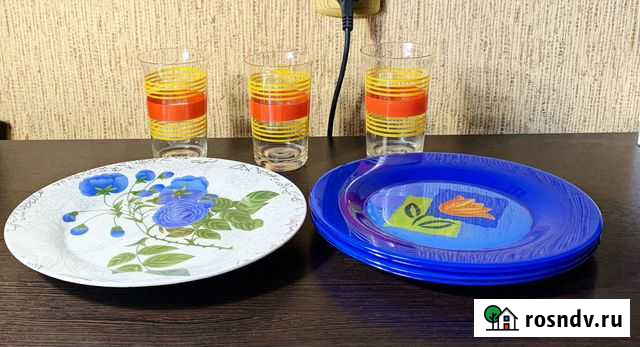 Три стакана. Тарелки Luminarc. Тарелка для торта Ковров - изображение 1