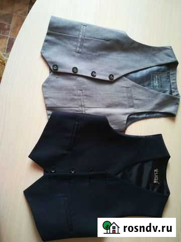 Две фирменные жилетки Москва - изображение 1