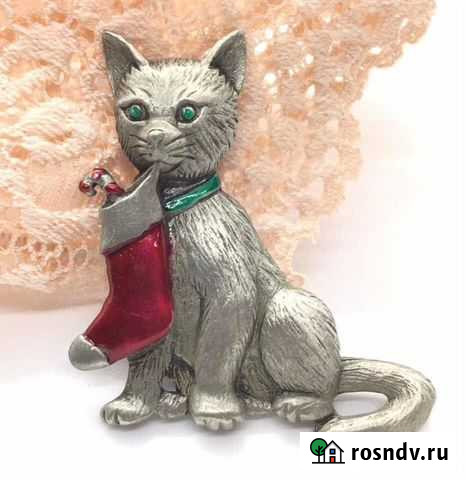 Котенок с подарком JJ. Рождественская брошь, США Москва - изображение 1