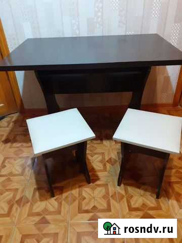 Стол и 4 табуретки Усть-Лабинск - изображение 1