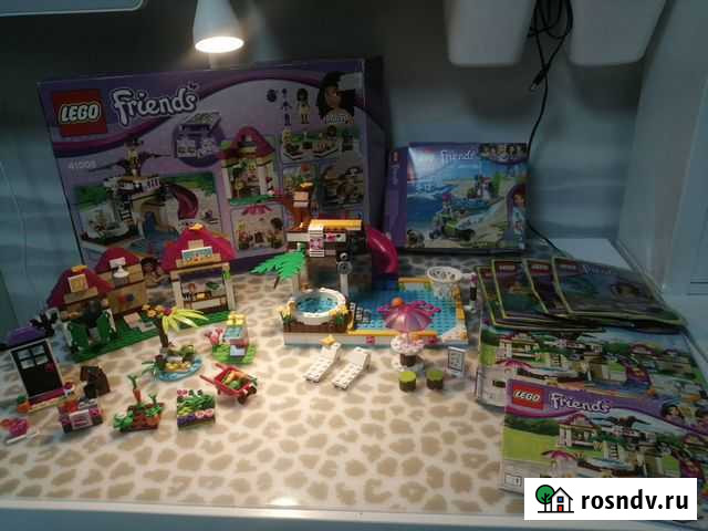 Лего Городской бассейн/Пляжный скутер Мии, миньоны Энгельс - изображение 1