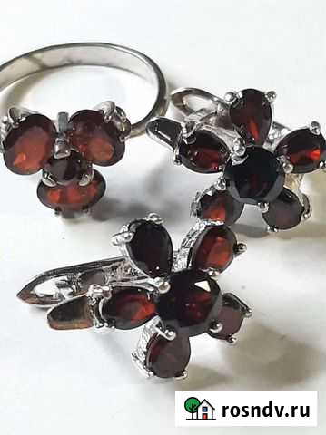 Серебряные серьги и кольцо гранаты Екатеринбург - изображение 1
