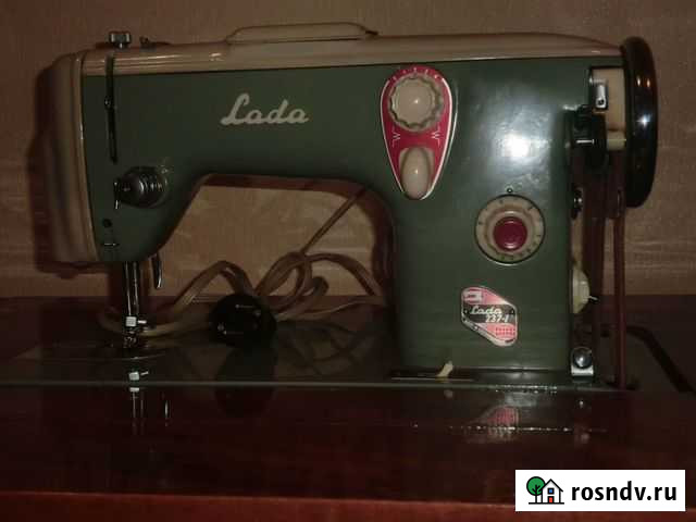 Швейная машина LADA в деревянной тумбе Всеволожск - изображение 1