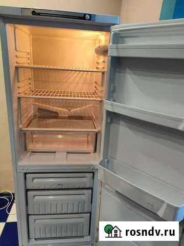 Чистый, ухоженный холодильник Индезит Новокузнецк - изображение 1