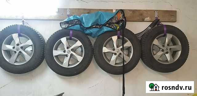 Оригинальные диски nissan с зимней резиной Чита - изображение 1