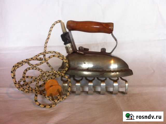 Утюг с подставкой. СССР Керчь - изображение 1