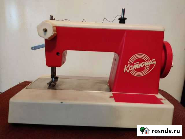 Швейная машинка Катюша, СССР Сарапул - изображение 1