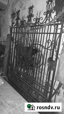 Кованные ворота с калиткой распашные Кингисепп - изображение 1