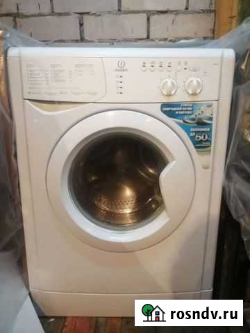 Стиральная машина Indesit wisl-102 Озерный - изображение 1