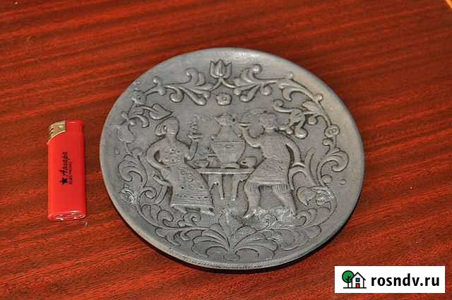 Тарелка винтажная металлическая на ножках Тверь - изображение 1