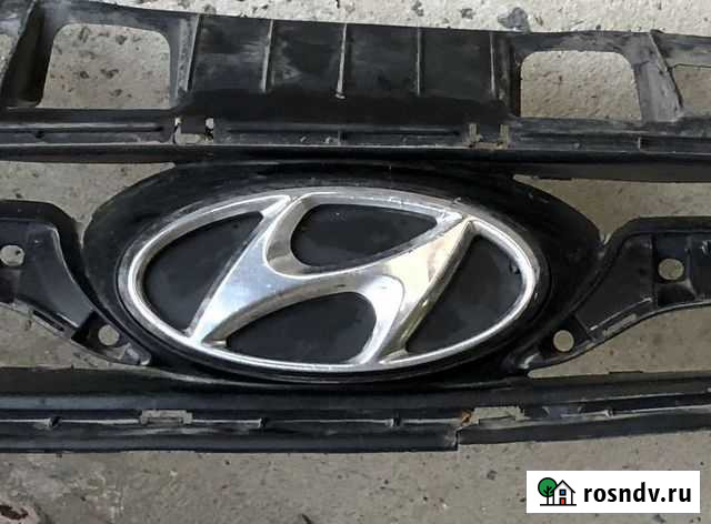 Эмблема решетки радиатора hyundai solaris 2012г Белгород - изображение 1