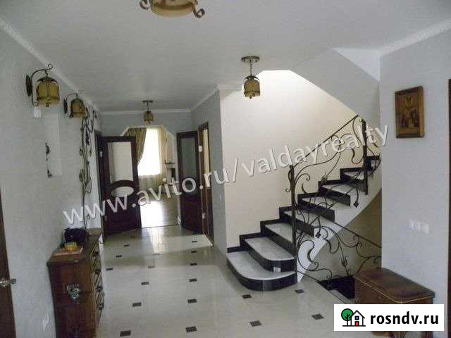 Коттедж 328 м² на участке 14 сот. на продажу в Валдае Валдай - изображение 1