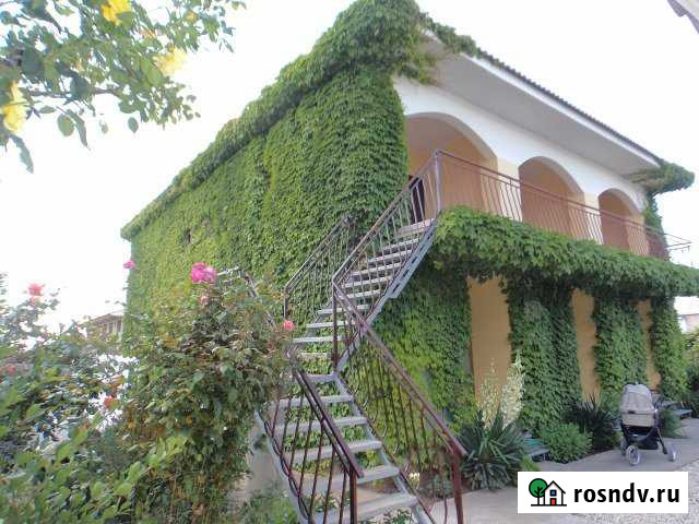 Комната 12 кв.м. в > 9-к, 1/2 эт. Саки - изображение 1