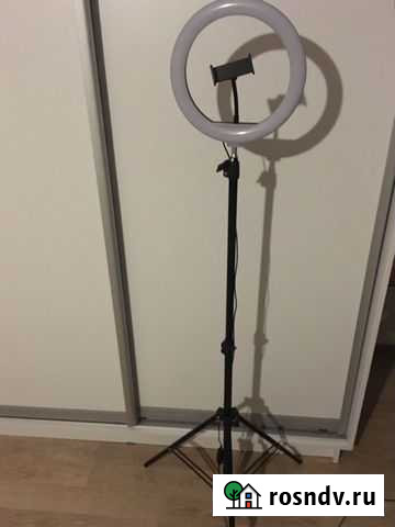 Кольцевая лампа со штативом Выкса - изображение 1