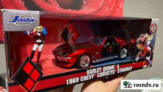 Модель Chevrolet Corvette и фигурка Харли Квин Тольятти