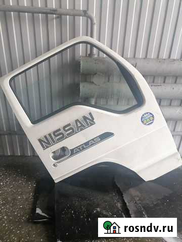 Дверь передняя правая на nissan atlas AKR66EA 4HF1 Черногорск - изображение 1