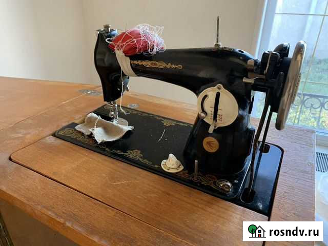 Швейная машинка с тумбой в хорошем состоянии Альметьевск - изображение 1