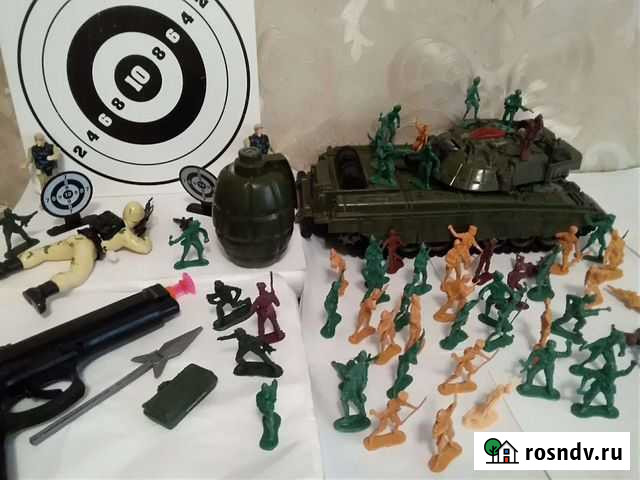 Набор солдатиков и оружие, 65 шт Астрахань - изображение 1