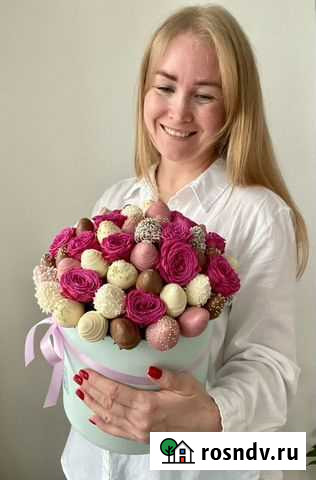 Большая шляпная коробка с клубникой в шоколаде Калуга - изображение 1