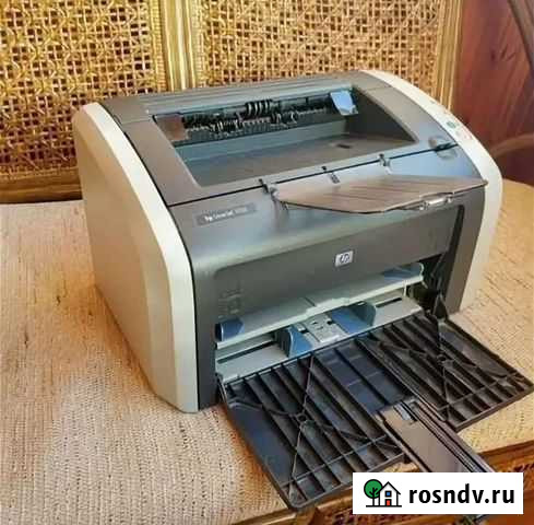 Принтер лазерный HP 1010 Челябинск - изображение 1