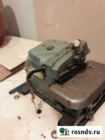 Оверлок, утюг, швейные остатки Курск - изображение 1