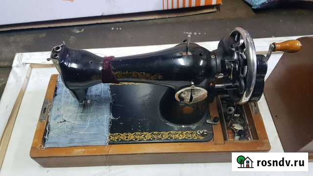 Швейная машинка пмз СССР Рабочая + столешница Япон Калуга - изображение 1