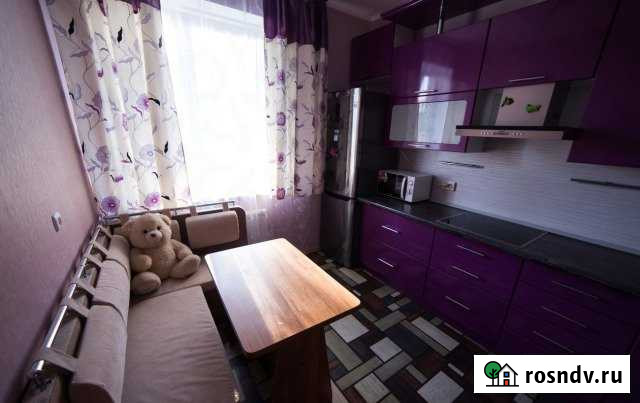 1-комнатная квартира, 45 м², 3/5 эт. в аренду посуточно в Киришах Кириши - изображение 1