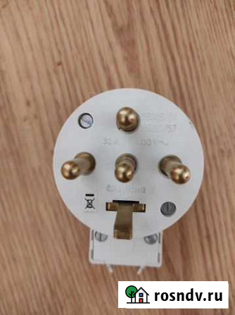 Вилка силовая Legrand 3K+H+3 32A Москва - изображение 1