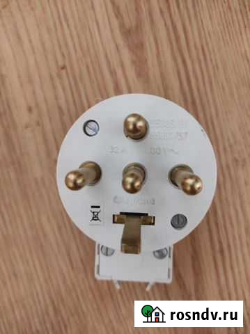 Вилка силовая Legrand 3K+H+3 32A Москва - изображение 1