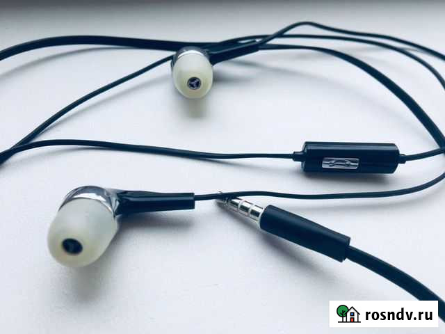 Вакуумные наушники с микрофоном торг Оренбург - изображение 1