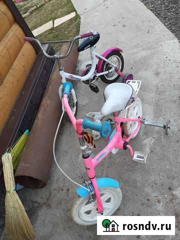 Два детских велика с приставными колесами Боровичи - изображение 1