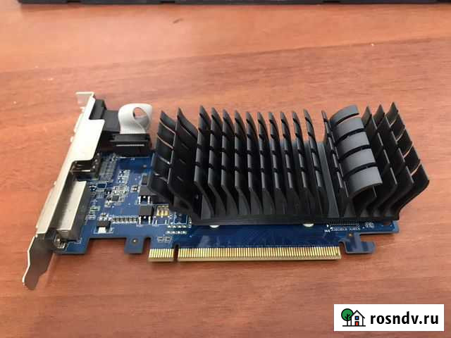 Видеокарта gt210 1gb gddr3 в идеале Благовещенск - изображение 1